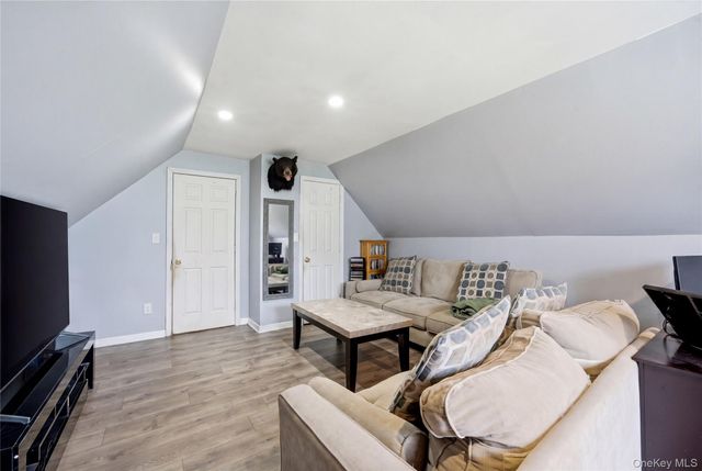 181 Branch Avenue, Freeport, NY 11520