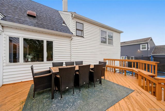 181 Branch Avenue, Freeport, NY 11520