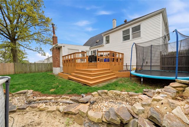 181 Branch Avenue, Freeport, NY 11520