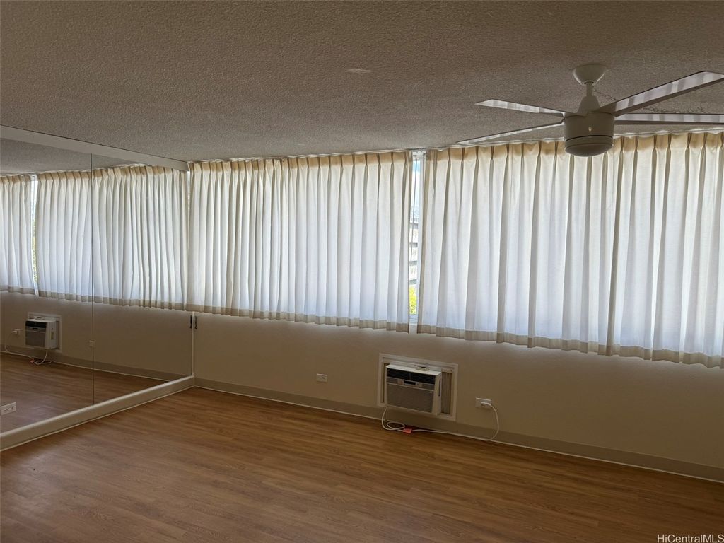 1560 Kanunu Street 403, Honolulu, HI 96814