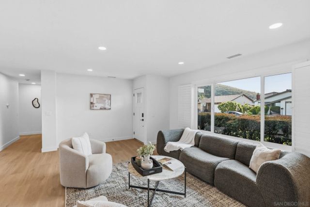 11293 Linares St, San Diego, CA 92129