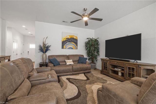 2418 Fieldsway DR, Chesapeake, VA 23320