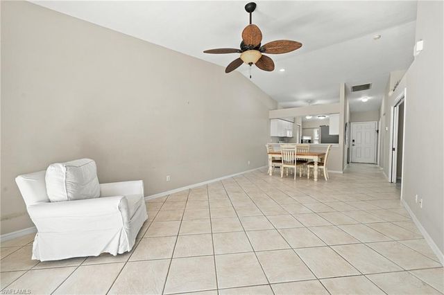 10808 King George LN 2602, Naples, FL 34109