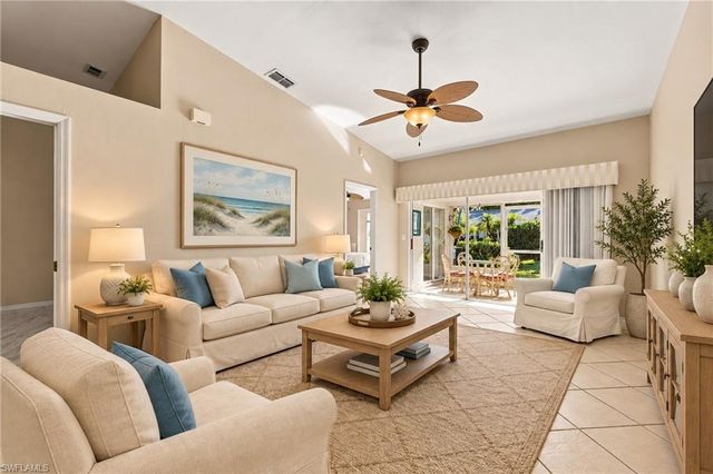 10808 King George LN 2602, Naples, FL 34109