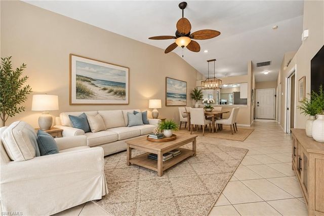10808 King George LN 2602, Naples, FL 34109