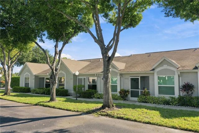 10808 King George LN 2602, Naples, FL 34109