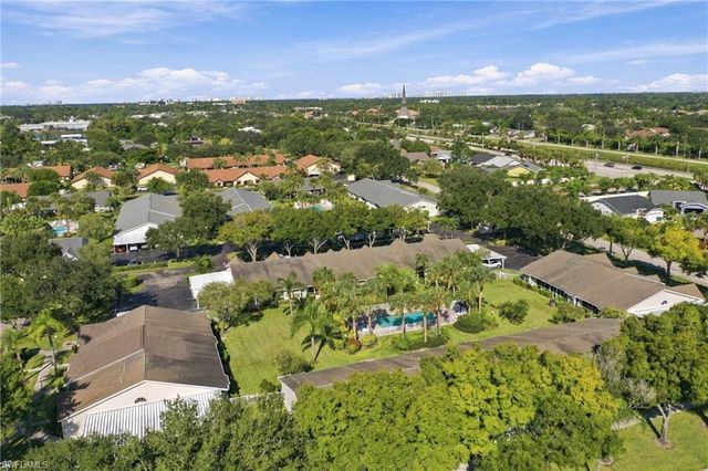 10808 King George LN 2602, Naples, FL 34109