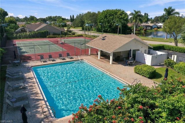 10808 King George LN 2602, Naples, FL 34109