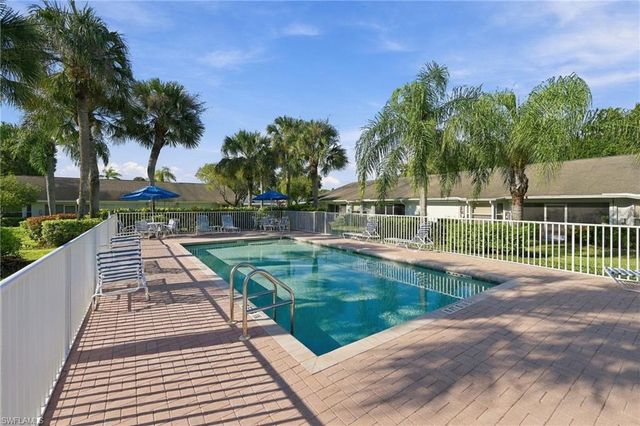 10808 King George LN 2602, Naples, FL 34109