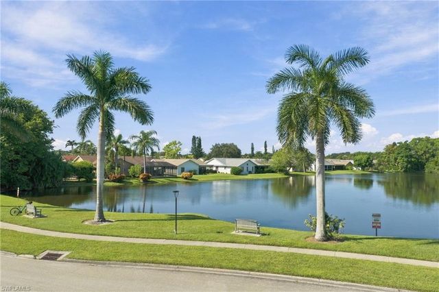 10808 King George LN 2602, Naples, FL 34109