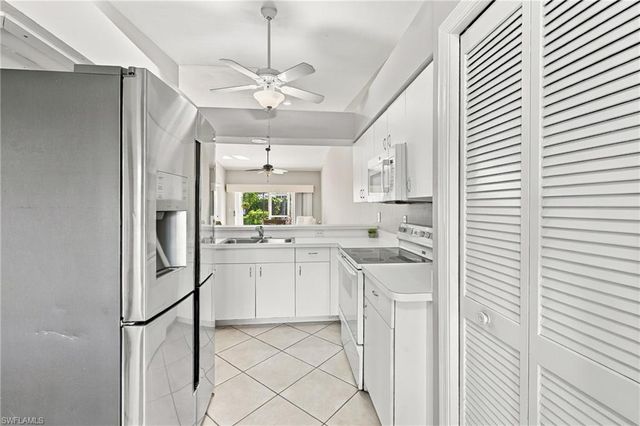 10808 King George LN 2602, Naples, FL 34109