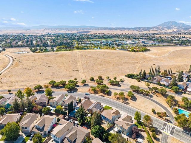 4713 Country Hills Drive, Antioch, CA 94531