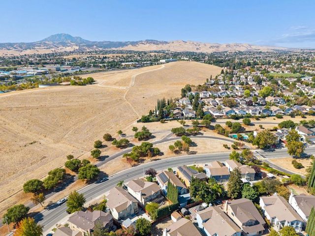 4713 Country Hills Drive, Antioch, CA 94531