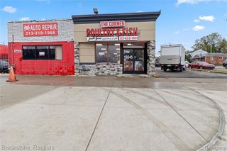 16645 W Warren Avenue, Detroit, MI 48228