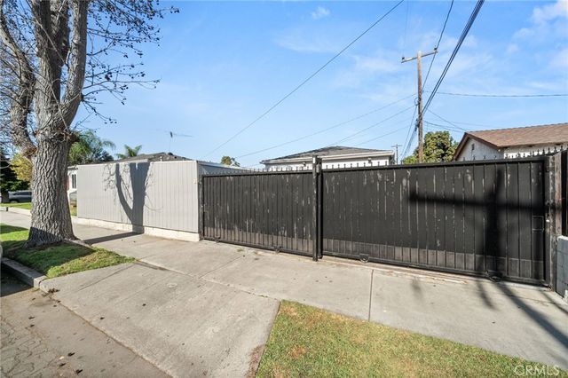 5500 California, Long Beach, CA 90805