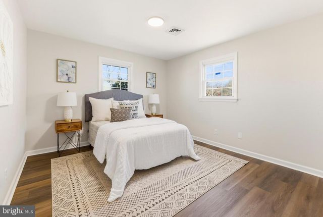 354 MEMORIAL AVE, Gibbstown, NJ 08027