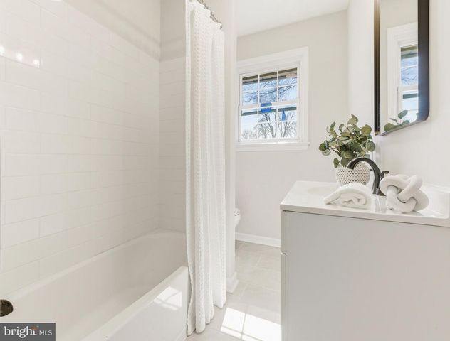 354 MEMORIAL AVE, Gibbstown, NJ 08027