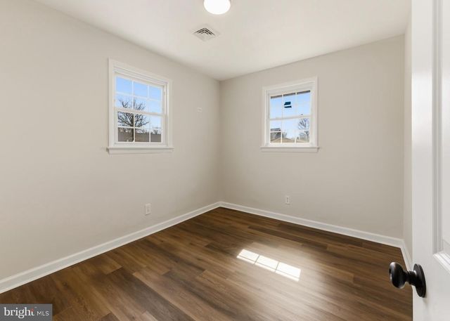 354 MEMORIAL AVE, Gibbstown, NJ 08027