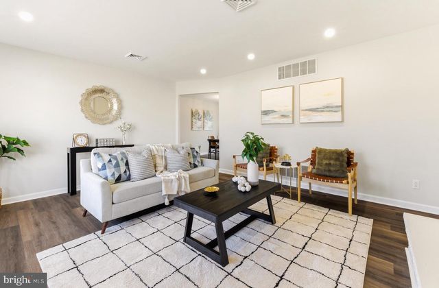 354 MEMORIAL AVE, Gibbstown, NJ 08027