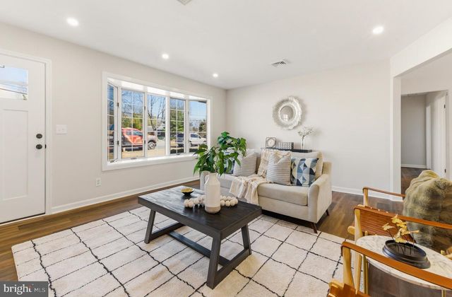 354 MEMORIAL AVE, Gibbstown, NJ 08027