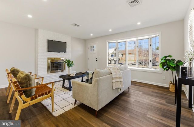 354 MEMORIAL AVE, Gibbstown, NJ 08027