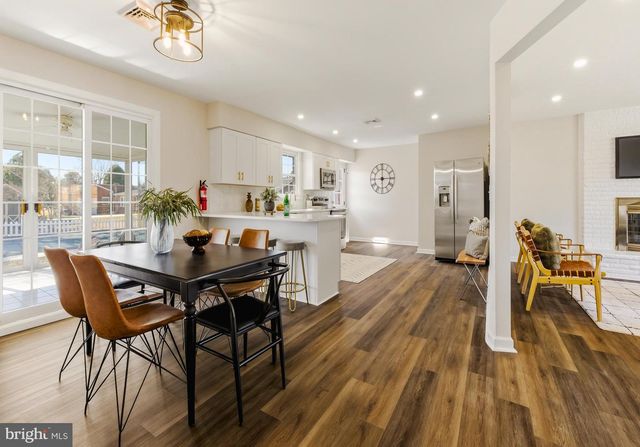 354 MEMORIAL AVE, Gibbstown, NJ 08027