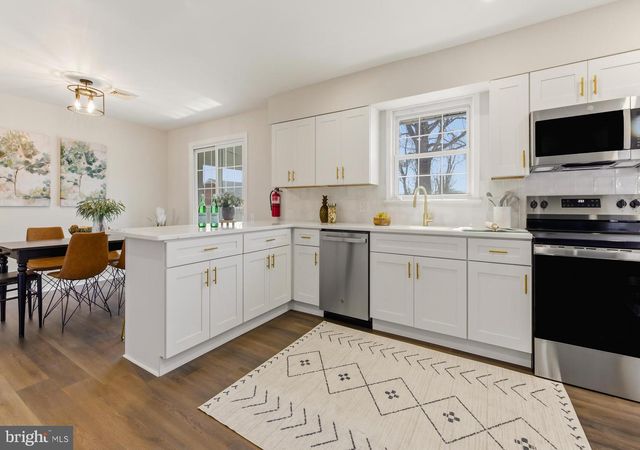 354 MEMORIAL AVE, Gibbstown, NJ 08027