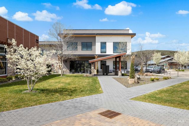 5898 W Galloway St, Boise, ID 83714