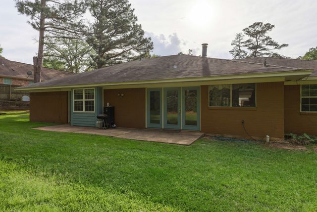 10203 Crestview Drive, Tyler, TX 75707