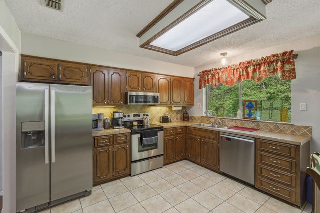 10203 Crestview Drive, Tyler, TX 75707