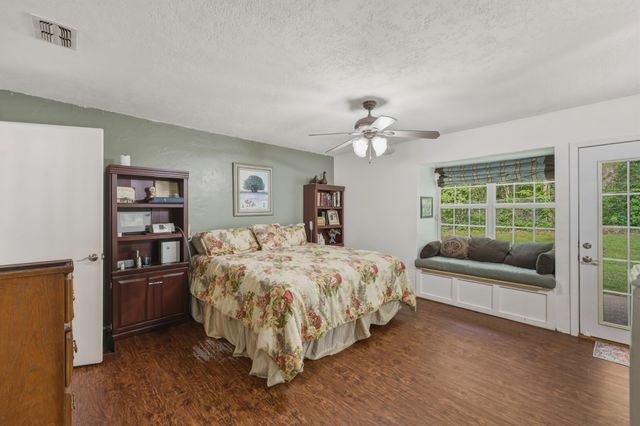 10203 Crestview Drive, Tyler, TX 75707