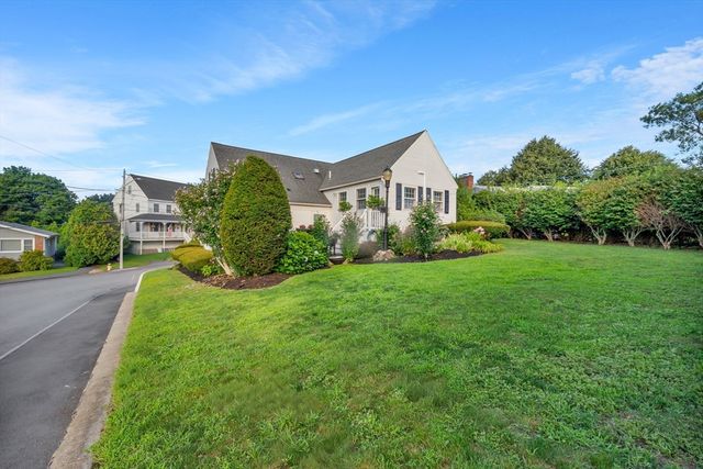 2 Durkin Rd, Salem, MA 01970