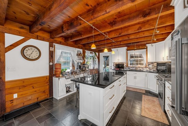 2 Durkin Rd, Salem, MA 01970