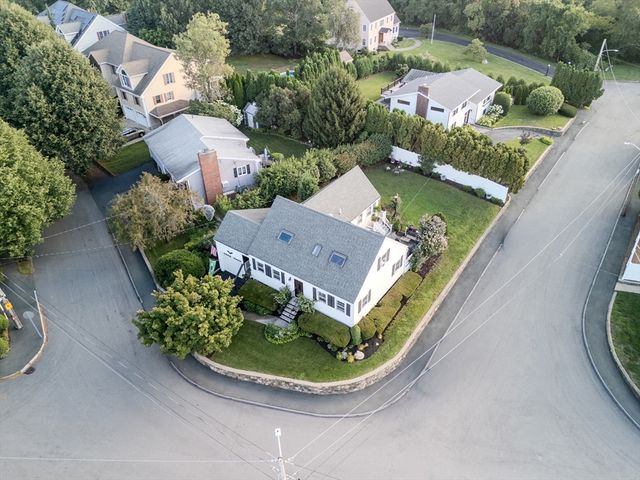 2 Durkin Rd, Salem, MA 01970
