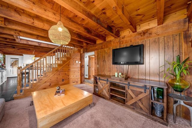 2 Durkin Rd, Salem, MA 01970
