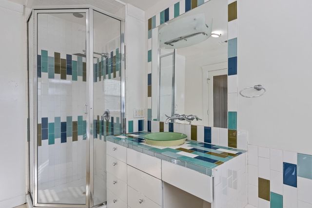 1521 N College Avenue, Fresno, CA 93728