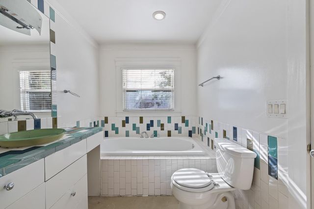 1521 N College Avenue, Fresno, CA 93728