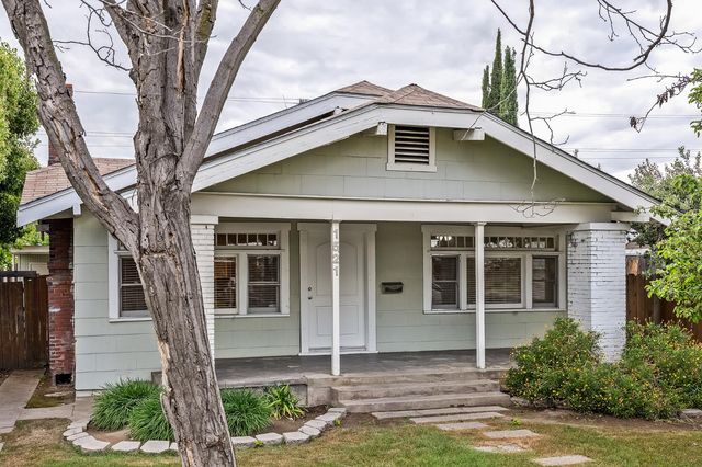 1521 N College Avenue, Fresno, CA 93728