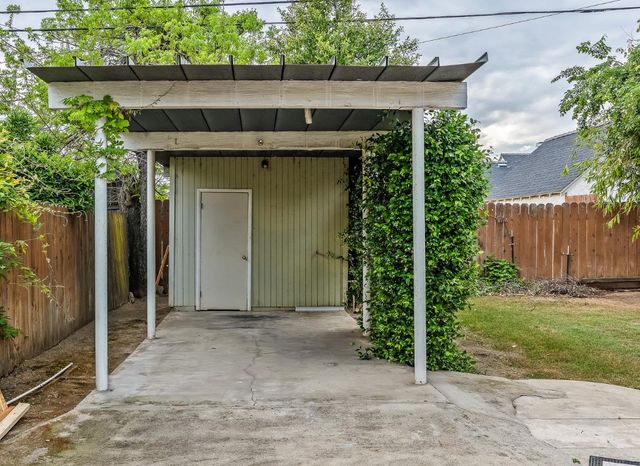 1521 N College Avenue, Fresno, CA 93728