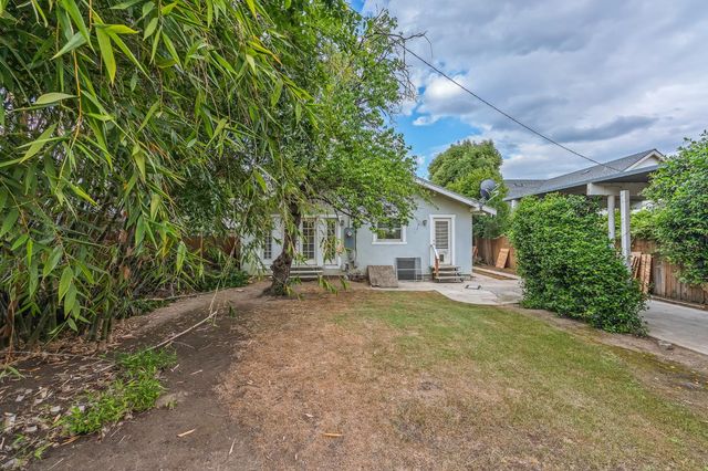 1521 N College Avenue, Fresno, CA 93728