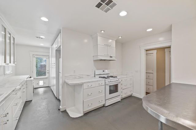 1521 N College Avenue, Fresno, CA 93728