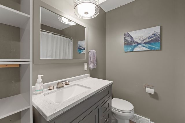 4004 80th Street, Urbandale, IA 50322