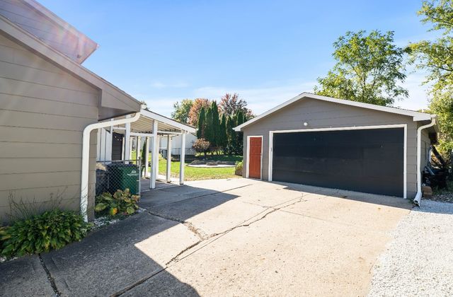 4004 80th Street, Urbandale, IA 50322