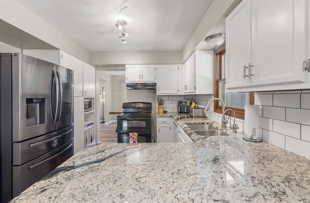 4004 80th Street, Urbandale, IA 50322