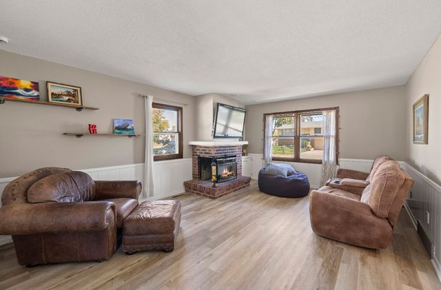 4004 80th Street, Urbandale, IA 50322