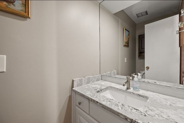 4004 80th Street, Urbandale, IA 50322