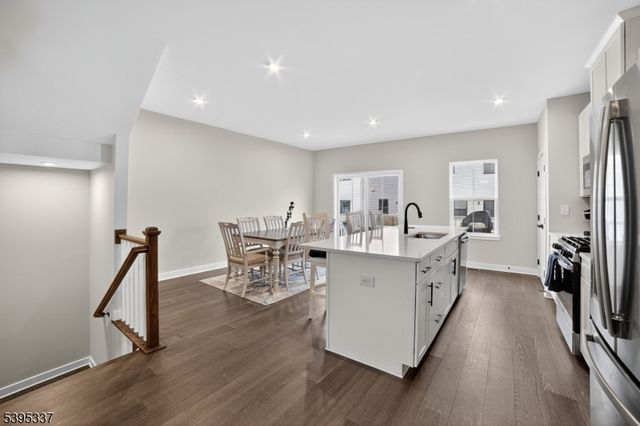 9 Saw Mill Cir, Hackettstown Town, NJ 07840