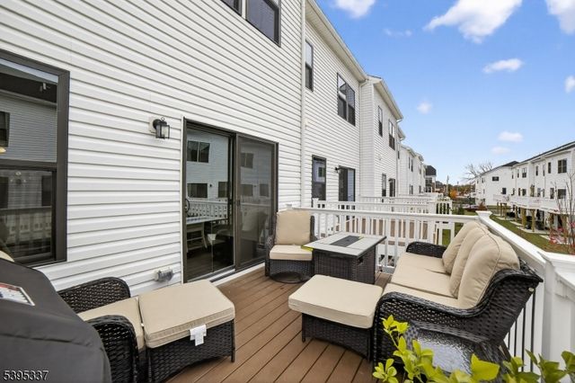 9 Saw Mill Cir, Hackettstown Town, NJ 07840