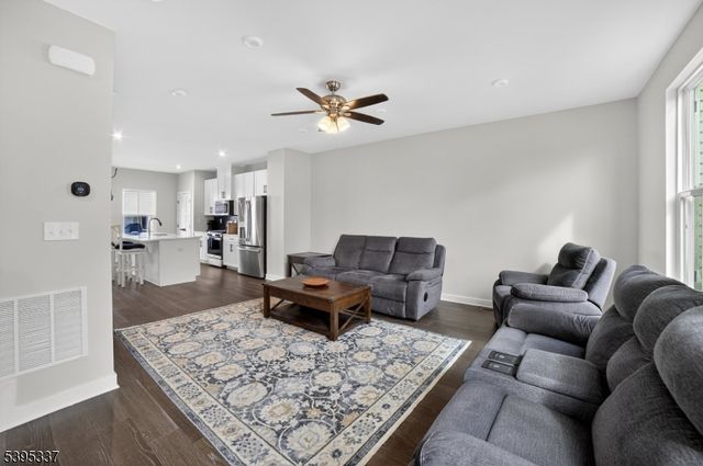 9 Saw Mill Cir, Hackettstown Town, NJ 07840