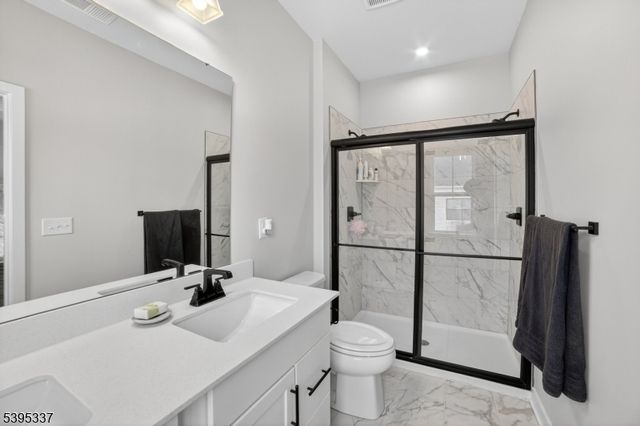 9 Saw Mill Cir, Hackettstown Town, NJ 07840